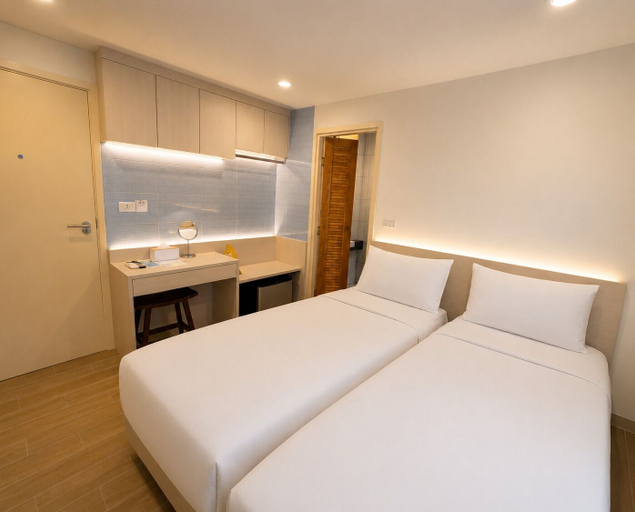 Others 5, Sun and Moon - Bed and Bistro, Sathorn