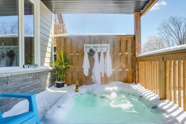 Sport & Beauty 4, Timberline Lodge w Private Hot Tub, by Property Valet, Grey