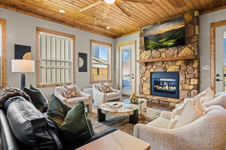 Others 2, Skyline Chalet, Sevier