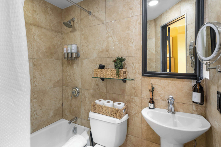 Others 5, Centrally Located APT in NYC Walk to Time Square, New York