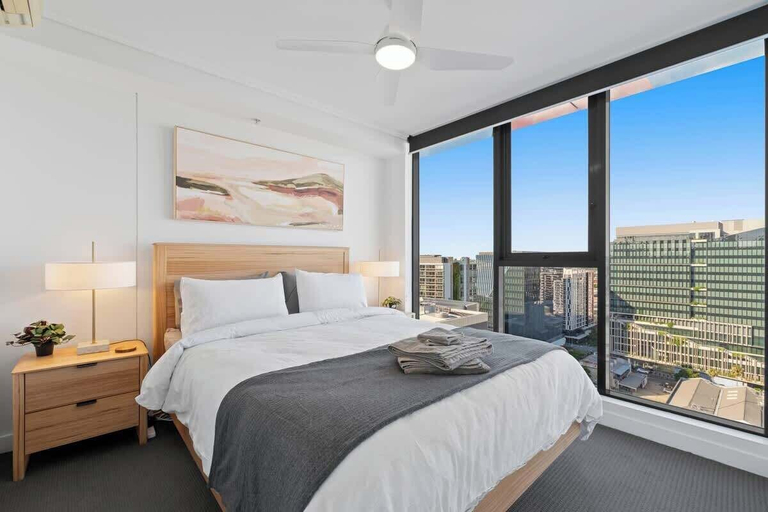 Others 2, Immaculate Top Floor Views! 2bed/2bath/1car/pool, Fortitude Valley