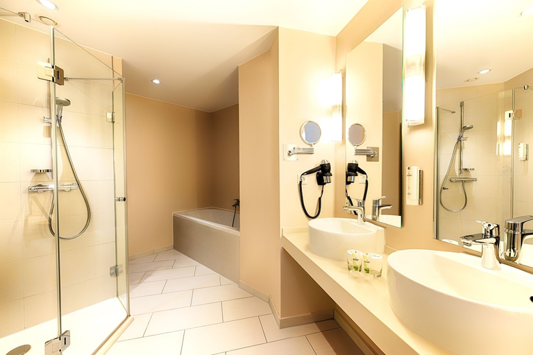 Bathroom 5, ACHAT Hotel Bremen City , Bremen