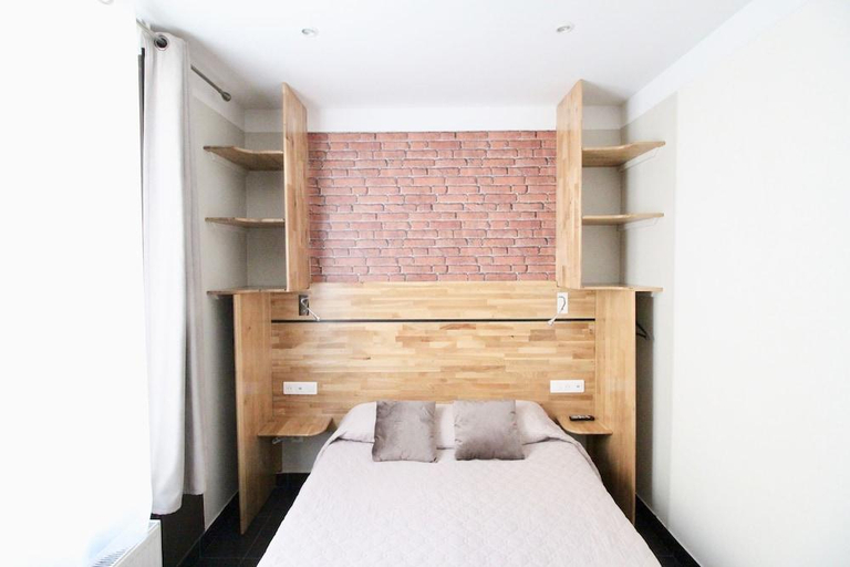 Bedroom 3, Hotel des Pyrenees, Paris