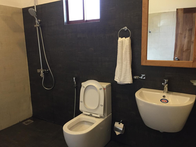 Bathroom 3, Bay Hiriketiya, Dickwella