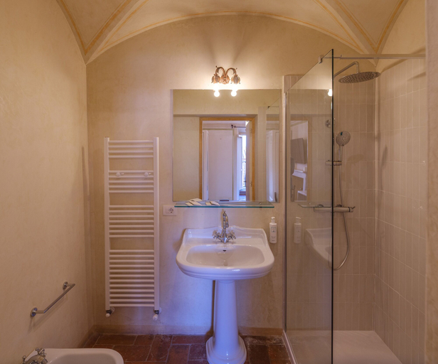 Bathroom 5, Villa Barberino, Arezzo