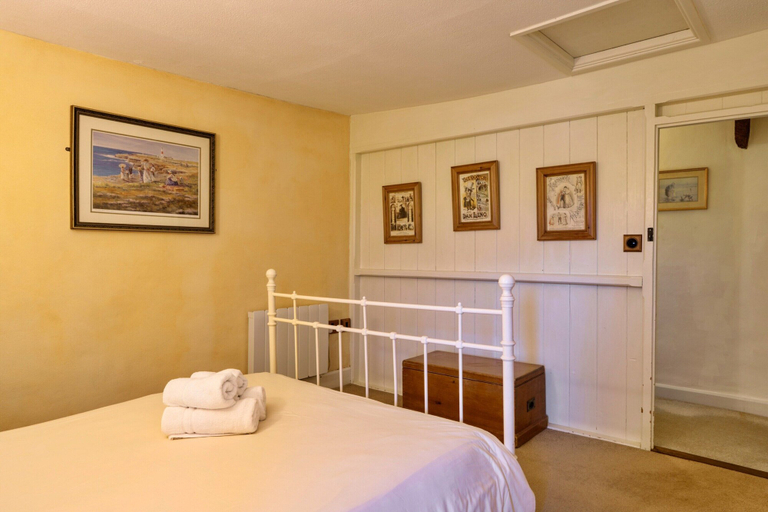 Others 3, Luxury Cotswolds Cottage for 7, Devon