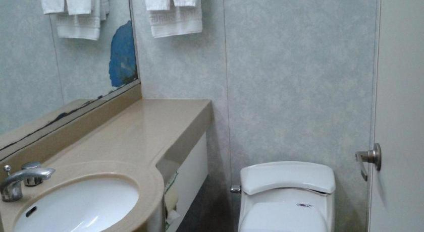 Bathroom 3, Hujialou Hot Spring Hotel, Beijing
