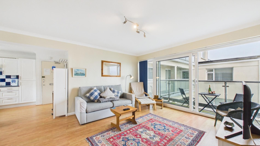 Others 4, Golwg y Môr - 2 Bedroom Apartment - Tenby, Pembrokeshire