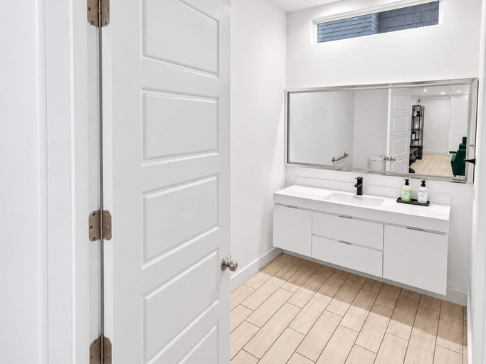 Others 4, Montrose Rooftop Townhome 3 Suites Sleeps 8, Houston