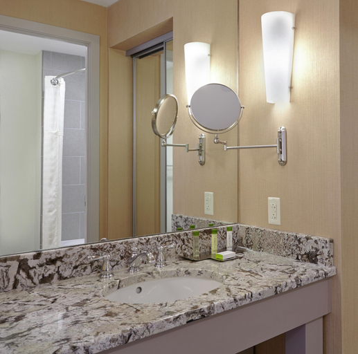 Bathroom 5, DoubleTree by Hilton Philadelphia Center City, Philadelphia