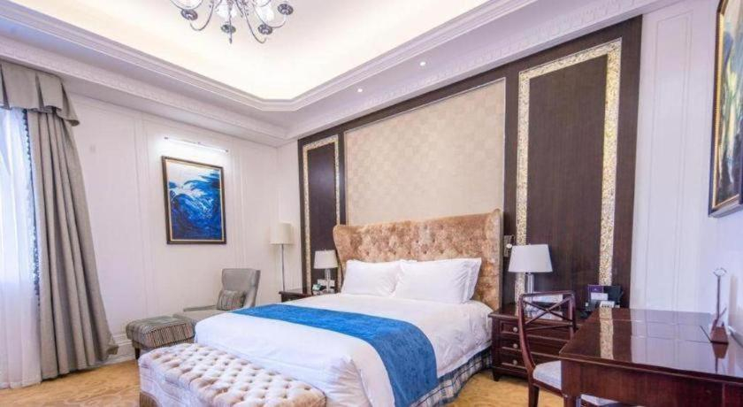 Bedroom, Wuxi Rsun The Lakefart Hotel , Wuxi