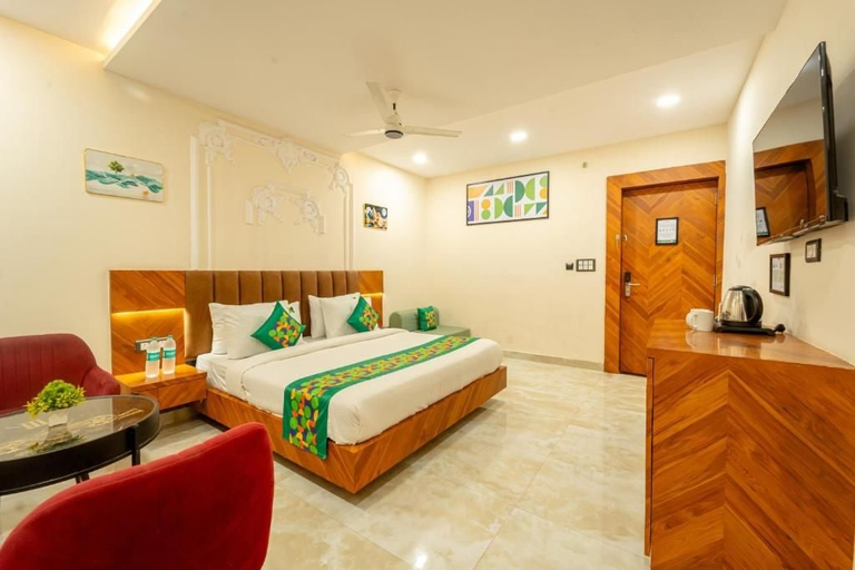 Others 5, Treebo Golden Palm, Civil Lines, Jabalpur