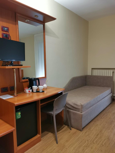 Bedroom 3, Parco Serrone, Bari