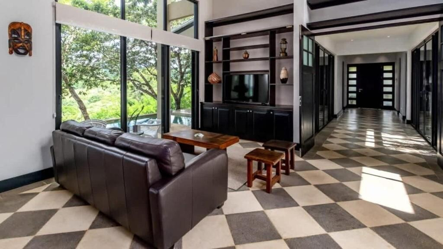 Others 4, Casa Ironbark, Santa Cruz