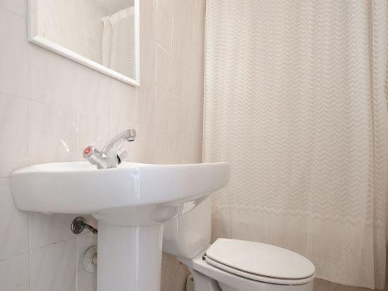 Others 4, Hostal Lloret, Girona