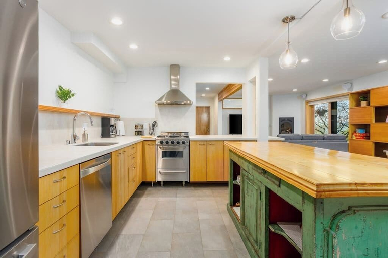 Others 3, Luxury Townhouse w/ Hot Tubs & Inlet Views, Walk, Anchorage