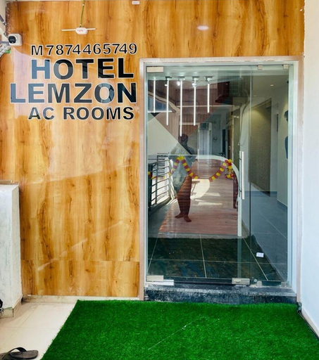 Others 3, Hotel Lemzon, Gandhinagar