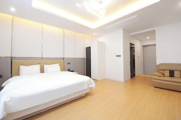 Bedroom 4, Gangjin The One Business  Hotel, Gangjin