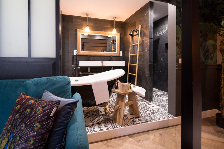Others 5, The Royal Elysée Suite, Paris