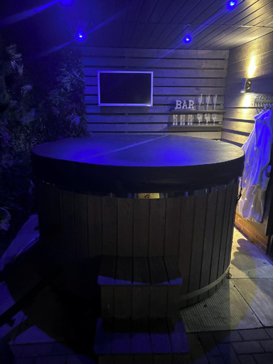Others 5, Sheffield-apartment-sleeps4-parking-hottub, Rotherham