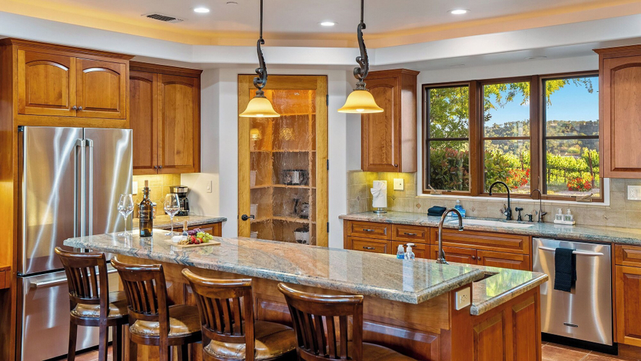 Others 5, Krisyn Vineyards by Avantstay Private Pool + Spa + Outdoor Kitchen Secluded + Panoramic Views, San Luis Obispo