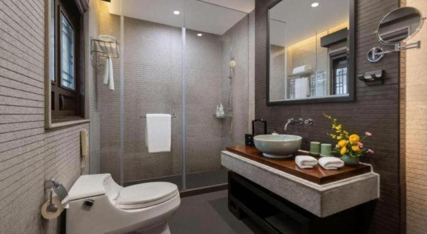 Bathroom 5, Dayu Kaiyuan, Shaoxing