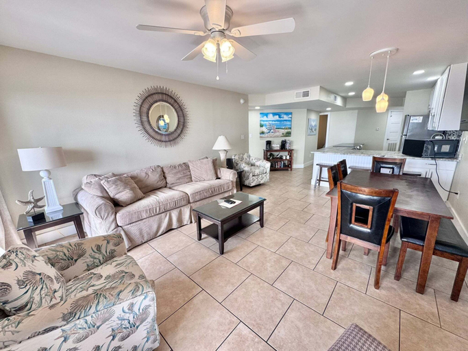 Others 5, Gulf Front Corner Unit 3BR / 2BA Stunning Views + Updated Interior, Baldwin