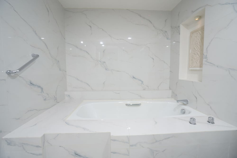 Bathroom 5, Harmoni One Convention Hotel & Service Apartments, Batam