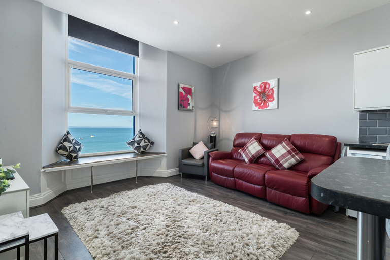 Others 3, North Beach Sea View - Close to Town and Seafront, Pembrokeshire