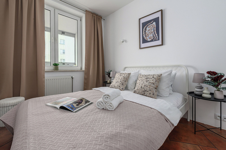 Others 4, Lumina 3BR Apartment with Balcony, Warsaw