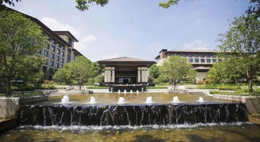 Exterior & Views 1, Wuxi Tai Hu Hotel, Wuxi