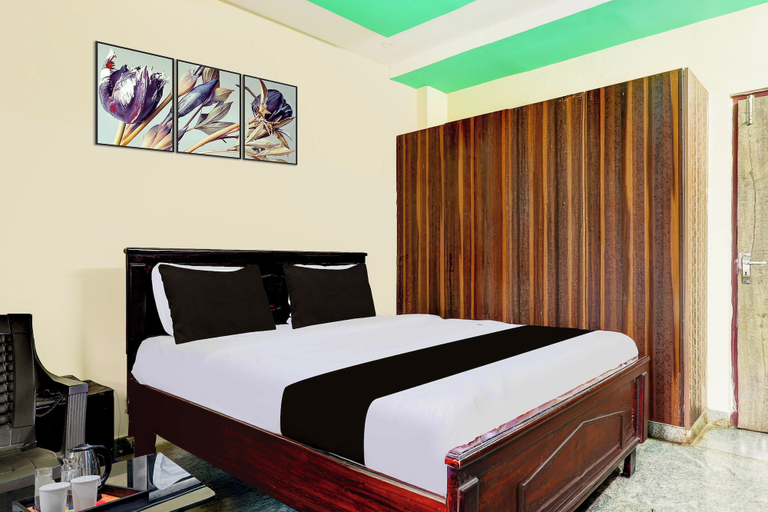 Others 2, Hotel O Kannur, Krishna