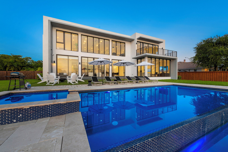 Others 3, Villa Lago, Miami-Dade