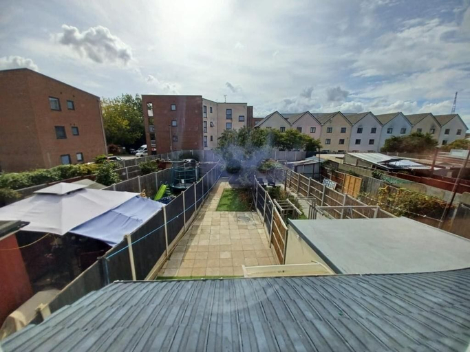 Others 4, The Maple, Thurrock