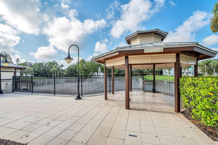Others 2, 2BR Condo Near Disney Resort Pool, Osceola
