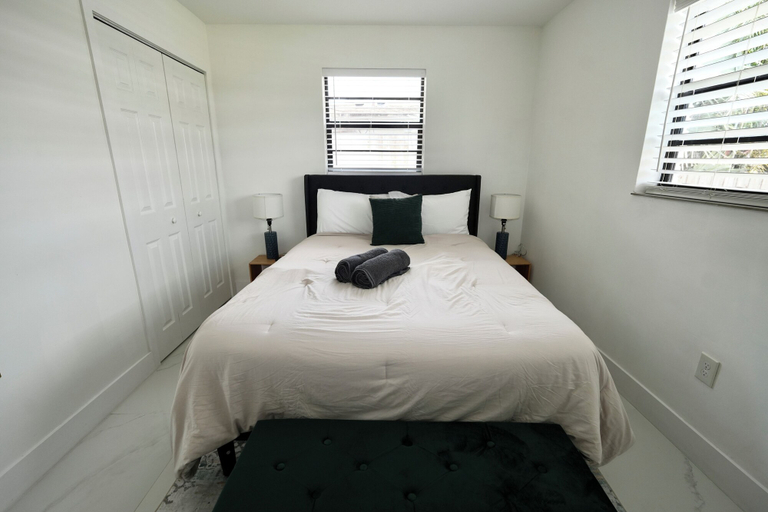 Others 3, 6370 Atlanta House, Broward