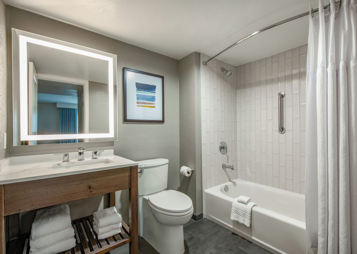 Bathroom 5, Staybridge Suites Oxnard River Ridge by IHG, Ventura