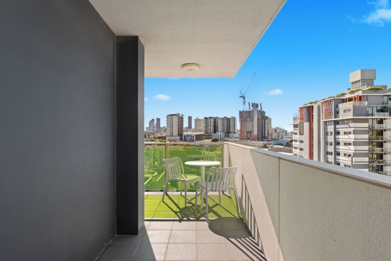 Others 2, Front Row Convenience - Inner City- 3bed,2bath,2car, Brisbane