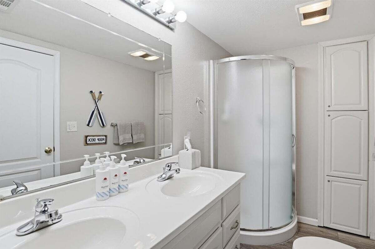 Others 5, Lakefront Updated Condo at 2mm w/ 2 Pools, Hot Tub, Boat Slip, Camden