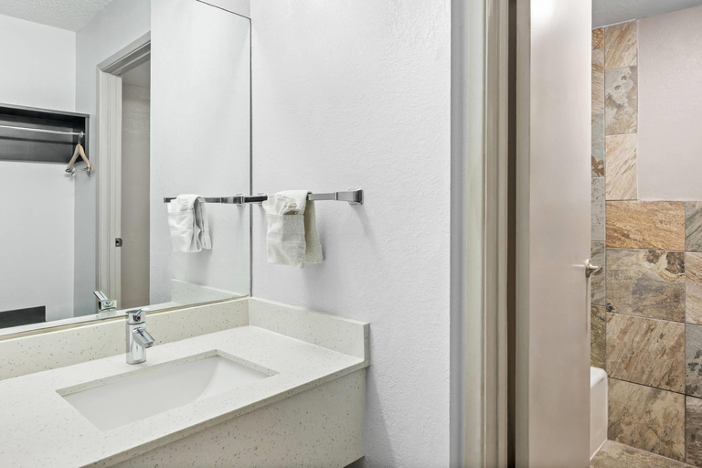 Bathroom, SUBURBAN Pecos, Reeves