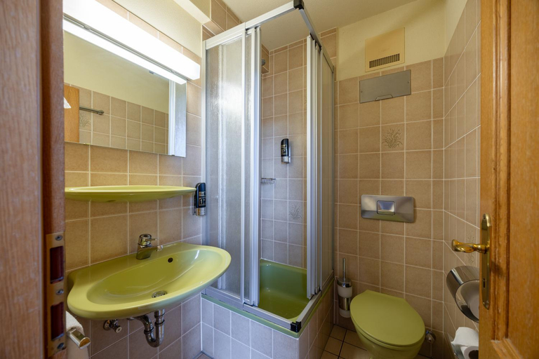 Bathroom 3, Waldhotel Tropfsteinhohle, Oberbergischer Kreis