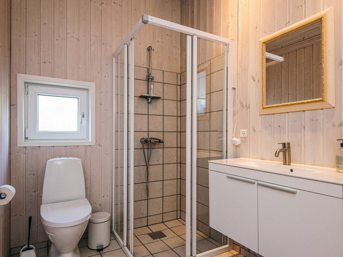 Bathroom 4, 5 Star Holiday Home in Lokken, Hjørring