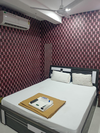 Bedroom 4, Hotel Green, Surat