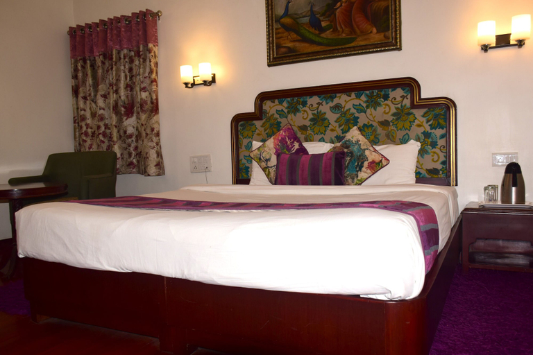 Others 3, LAKE INN, Sirohi