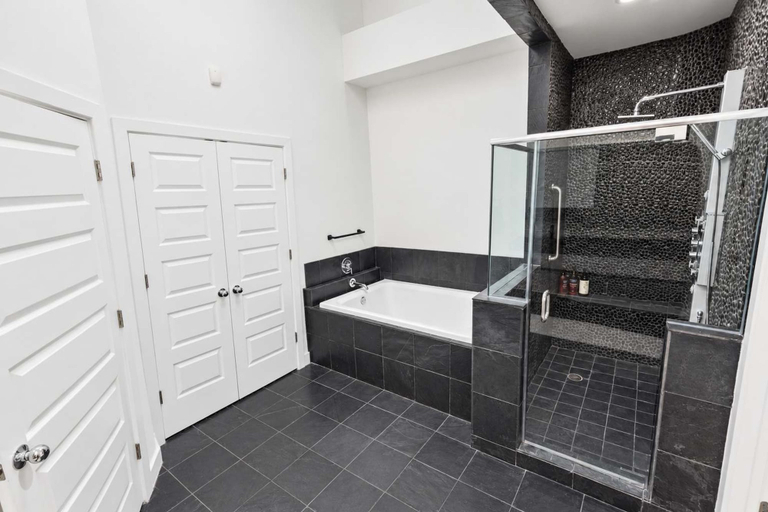 Others 5, Montrose Rooftop Townhome 3 Suites Sleeps 8, Houston