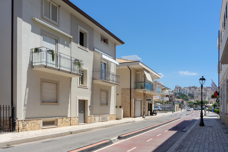 Others 4, Casa Canzatora, Latina