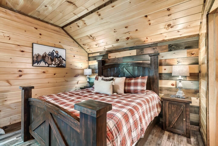 Others 4, Bear Up There Cabin, Sevier