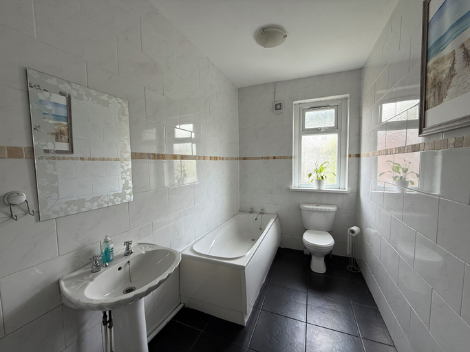 Others 4, Modern 3 Bed Home near city centre, Sheffield