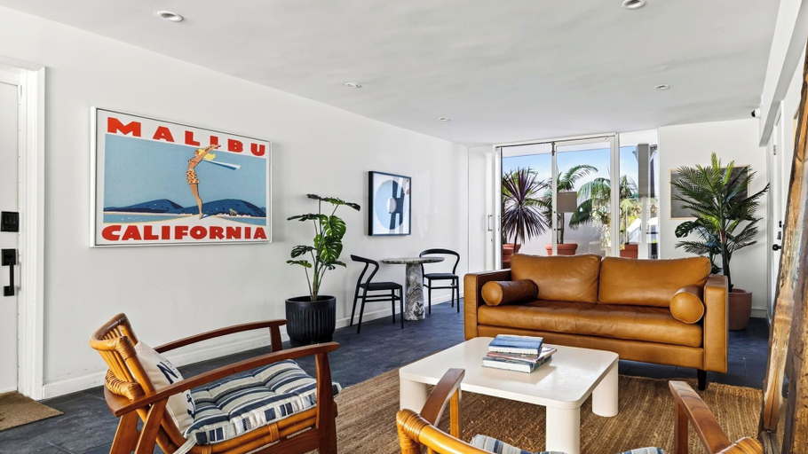 Others 3, Carbon & Coast by Avantstay Beachfront 2BR + Shared Pool & Spa On the Sand, Los Angeles
