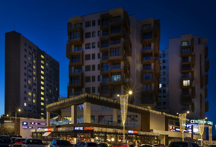 Exterior & Views